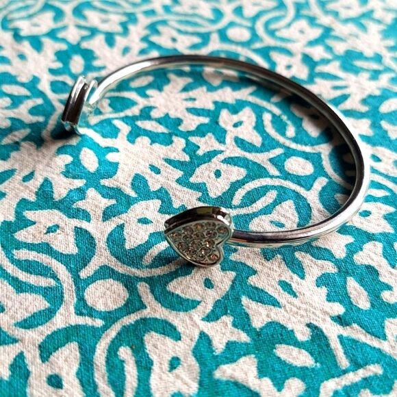 Women's Silver Bracelet with hearts at the tips - Picture 3 of 5